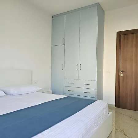One Bedroom In 001