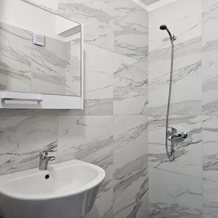 One Bedroom In 001