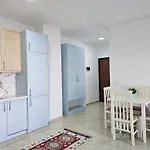 One Bedroom In 001 *