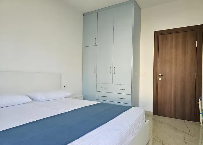 One Bedroom In 001